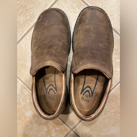 Gently used Bass men’s slip on shoe size 9 1/2 wide. - Picture 1 of 6